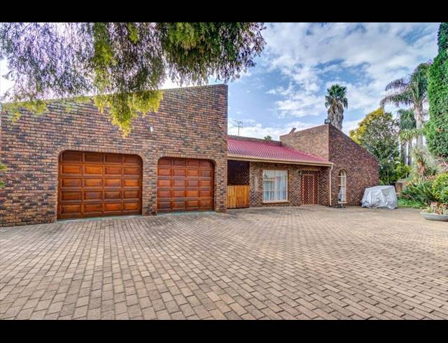 4 BEDROOM HOUSE FOR SALE IN EDLEEN
